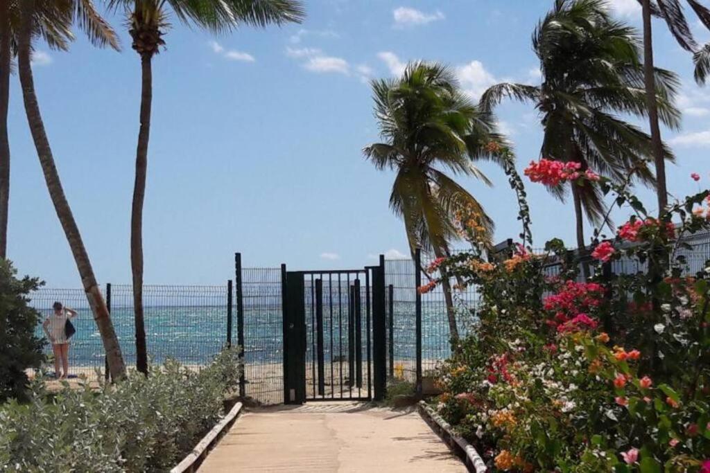 Parfum Des Iles - Vue Mer, Plage A 30M Et Piscine En Option Le Gosier  Extérieur photo